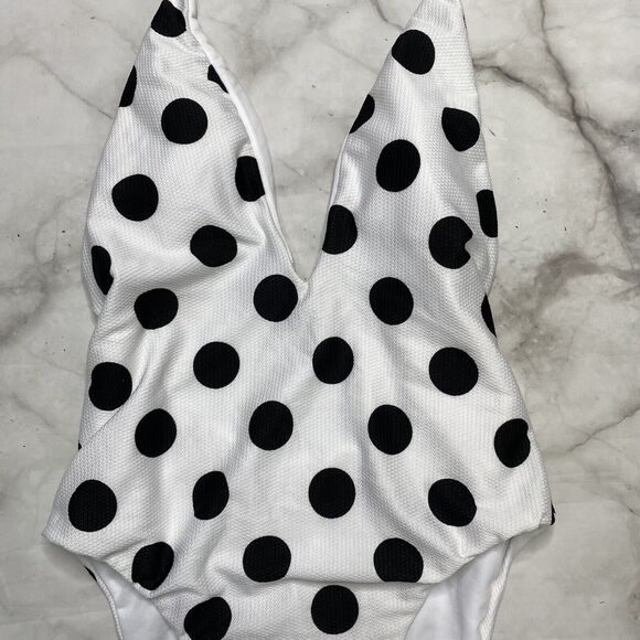 Bar III White Black This And Polka Dot Textured Halter One Piece Swimsuit M New - Picture 4 of 6